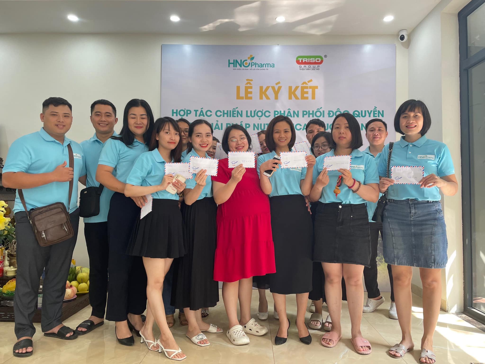 Hà Ngọc Châu Pharma trao thưởng thi đua tháng 10 cho cán bộ nhân viên